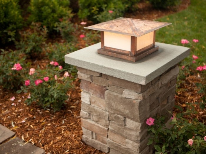 Outdoor pillar lights