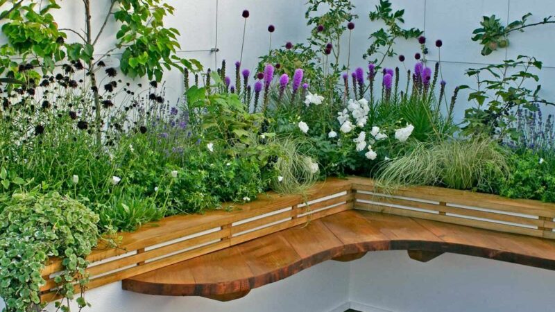 Contemporary raised planters